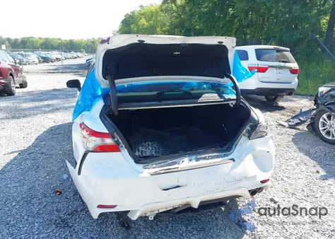 2018 Toyota Camry Se z USA, uszkodzony, nr VIN 4T1B11HK5JU045877